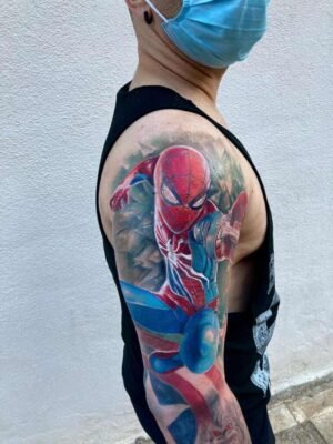 Tatuaje realista a color Spiderman